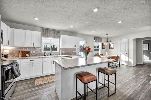 2688 Himelrigh Boulevard, Barberton, OH 44203