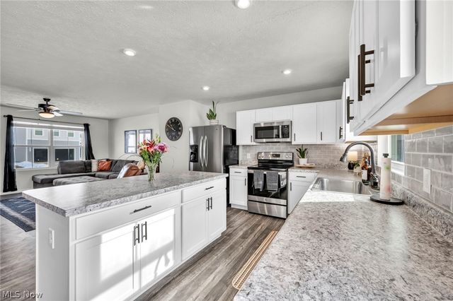 2688 Himelrigh Boulevard, Barberton, OH 44203