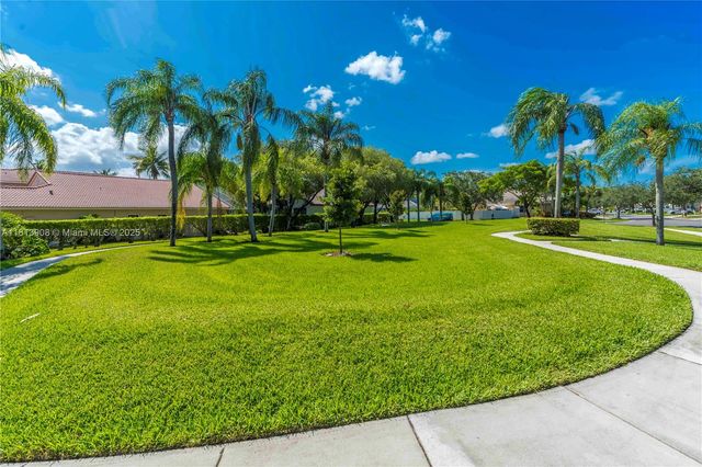 1020 NW 184th Ter, Pembroke Pines, FL 33029