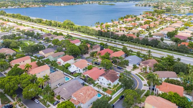 1020 NW 184th Ter, Pembroke Pines, FL 33029