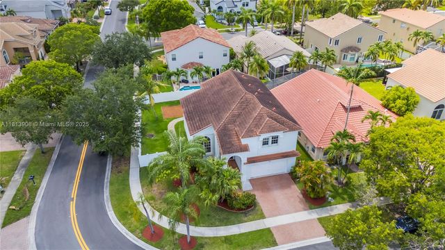 1020 NW 184th Ter, Pembroke Pines, FL 33029