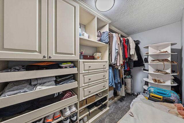 8272 Woodstream Drive, Canal Winchester, OH 43110