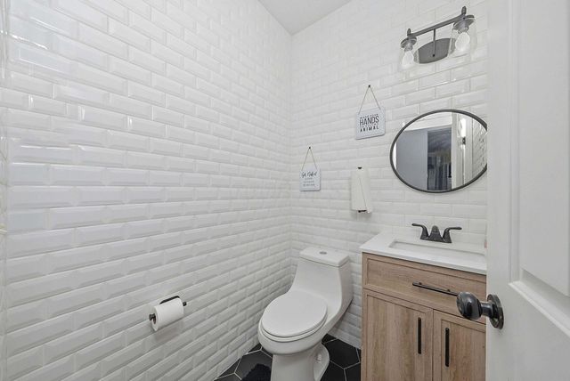 8272 Woodstream Drive, Canal Winchester, OH 43110