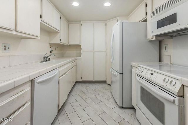 15000 Halldale Avenue 212, Gardena, CA 90247