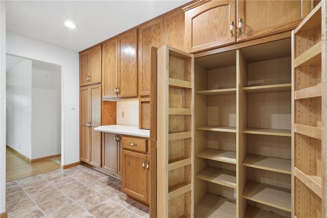 4610 Twin Pines Dr NE, Cedar Rapids, IA 52402