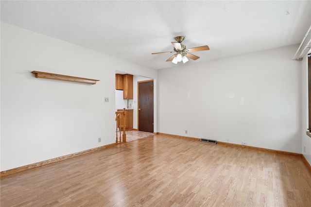 4610 Twin Pines Dr NE, Cedar Rapids, IA 52402