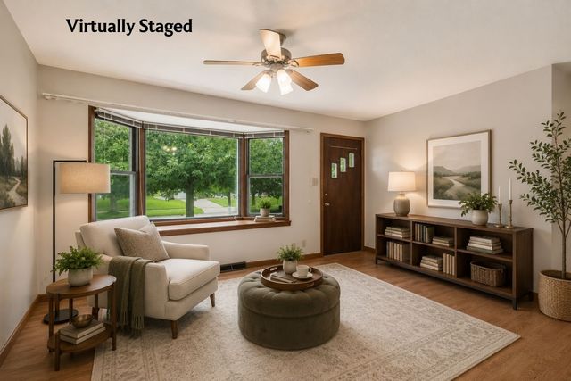 4610 Twin Pines Dr NE, Cedar Rapids, IA 52402