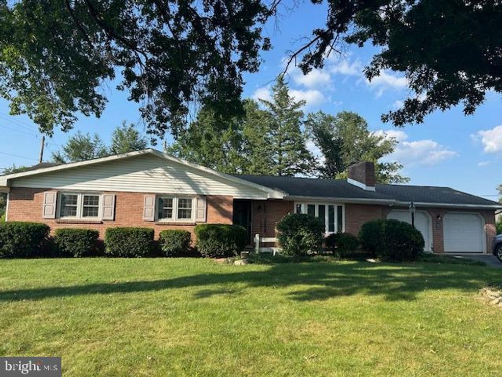 1241 APPLE TREE LANE, Chambersburg, PA 17202