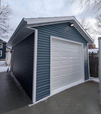 119 E HARRISON STREET, Appleton, WI 54915