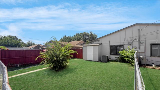 674 W Warrior Trail, Grand Prairie, TX 75052