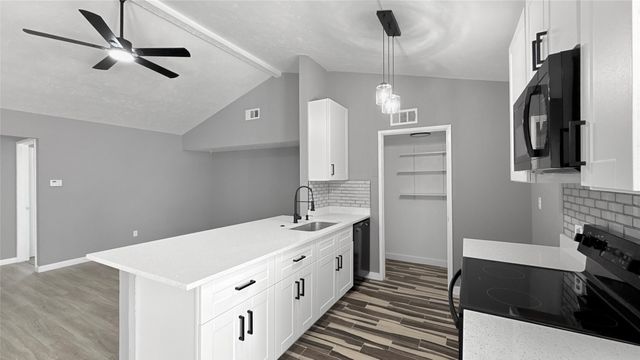 674 W Warrior Trail, Grand Prairie, TX 75052