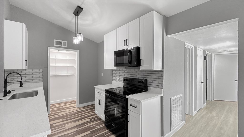 674 W Warrior Trail, Grand Prairie, TX 75052