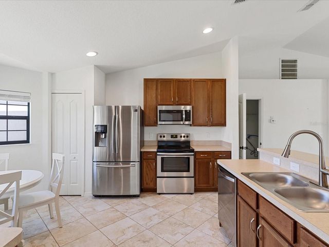 630 VALENCIA COURT, Dundee, FL 33838