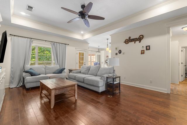 11 W Donnington Ct., Hattiesburg, MS 39402