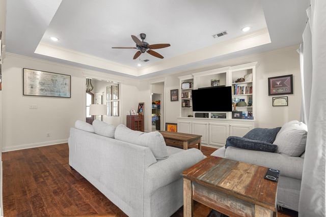 11 W Donnington Ct., Hattiesburg, MS 39402