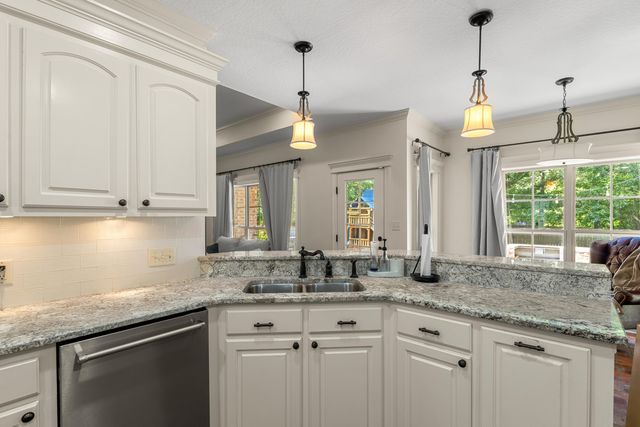 11 W Donnington Ct., Hattiesburg, MS 39402