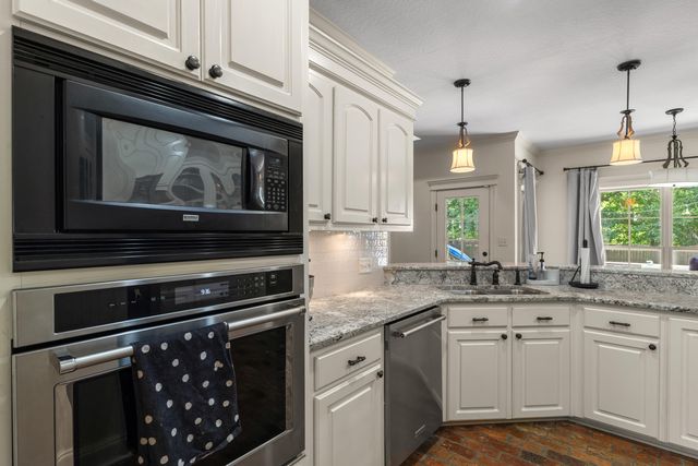 11 W Donnington Ct., Hattiesburg, MS 39402