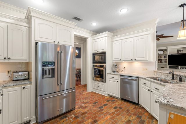 11 W Donnington Ct., Hattiesburg, MS 39402