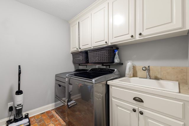 11 W Donnington Ct., Hattiesburg, MS 39402