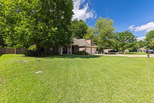11 W Donnington Ct., Hattiesburg, MS 39402