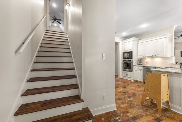 11 W Donnington Ct., Hattiesburg, MS 39402