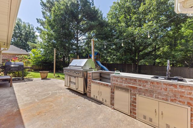 11 W Donnington Ct., Hattiesburg, MS 39402