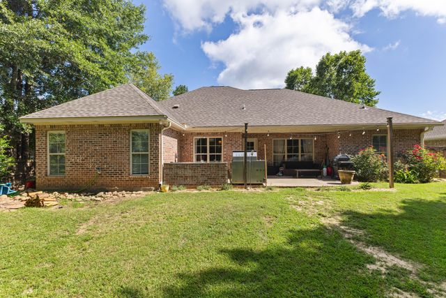 11 W Donnington Ct., Hattiesburg, MS 39402