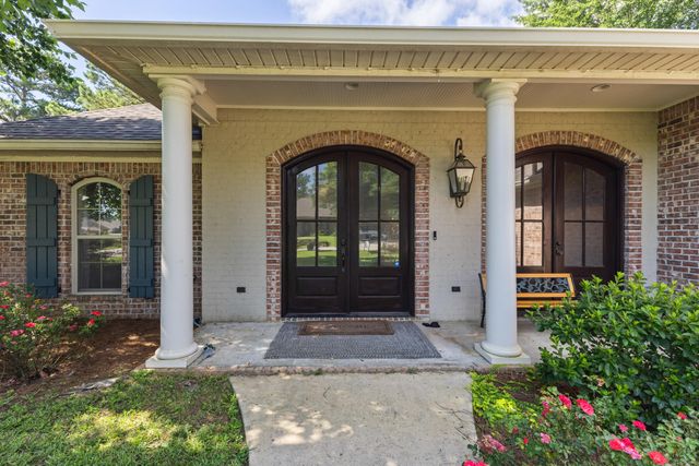 11 W Donnington Ct., Hattiesburg, MS 39402