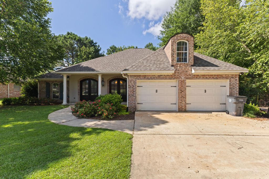 11 W Donnington Ct., Hattiesburg, MS 39402