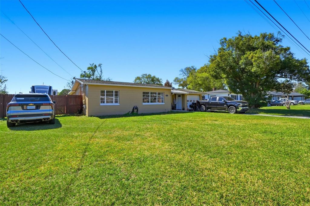 Image 2 of property listing at 5742 DOGWOOD DRIVE, Orlando, FL 32807