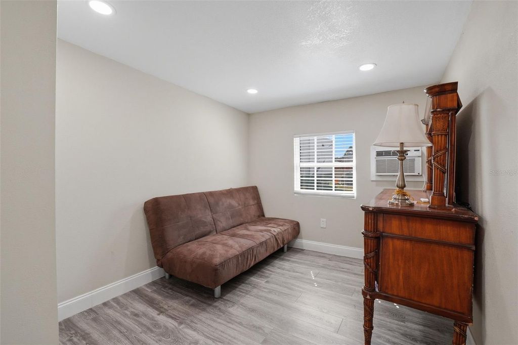 Image 13 of property listing at 5742 DOGWOOD DRIVE, Orlando, FL 32807