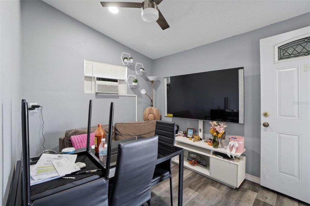 Image 17 of property listing at 5742 DOGWOOD DRIVE, Orlando, FL 32807