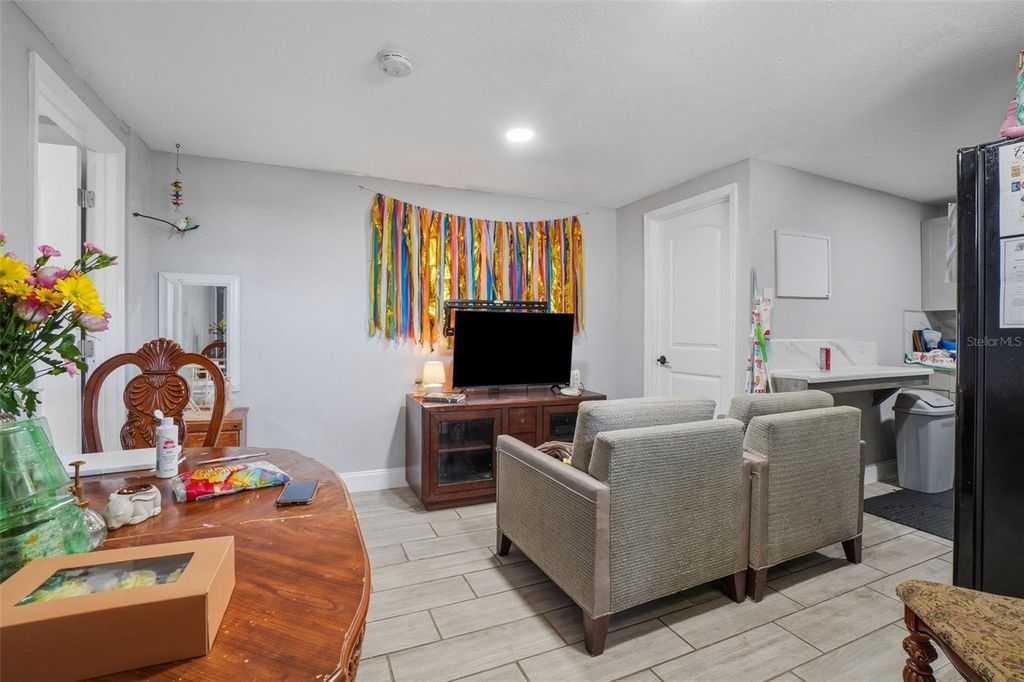 Image 24 of property listing at 5742 DOGWOOD DRIVE, Orlando, FL 32807