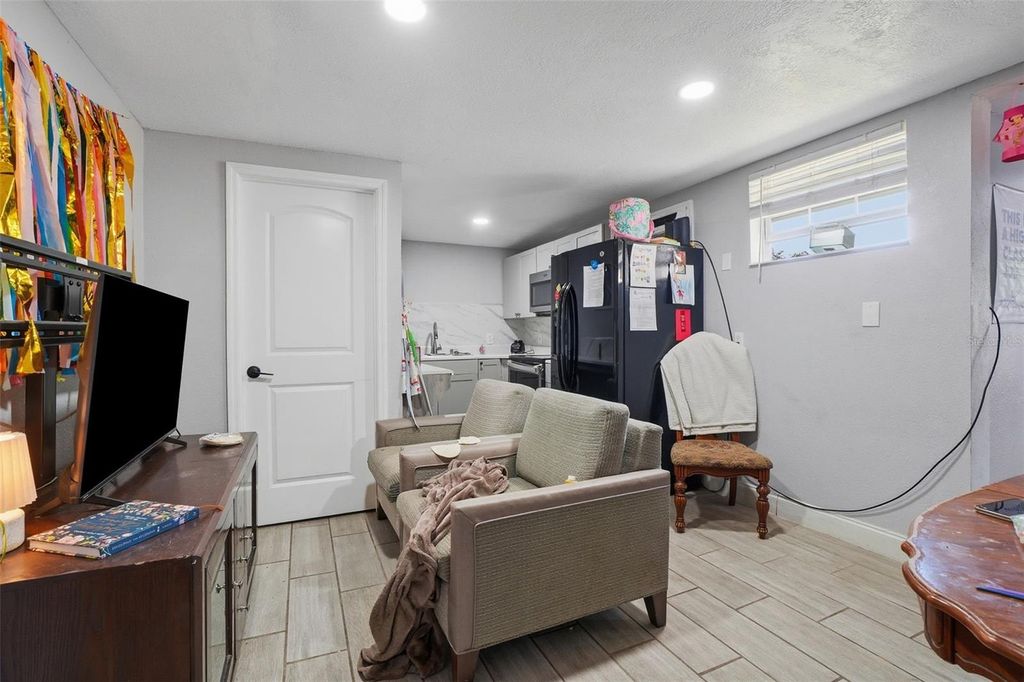 Image 25 of property listing at 5742 DOGWOOD DRIVE, Orlando, FL 32807