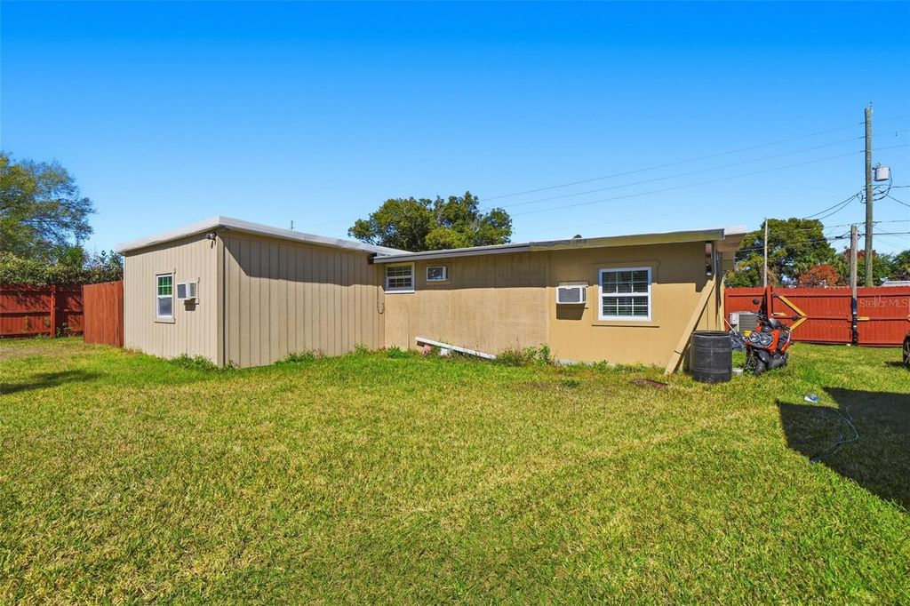 Image 4 of property listing at 5742 DOGWOOD DRIVE, Orlando, FL 32807