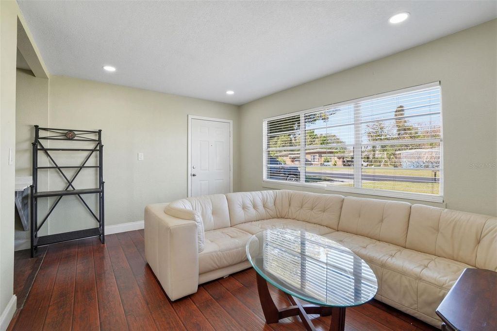 Image 34 of property listing at 5742 DOGWOOD DRIVE, Orlando, FL 32807