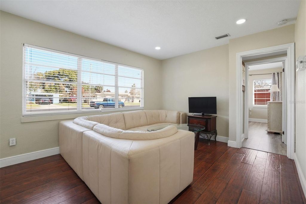 Image 35 of property listing at 5742 DOGWOOD DRIVE, Orlando, FL 32807