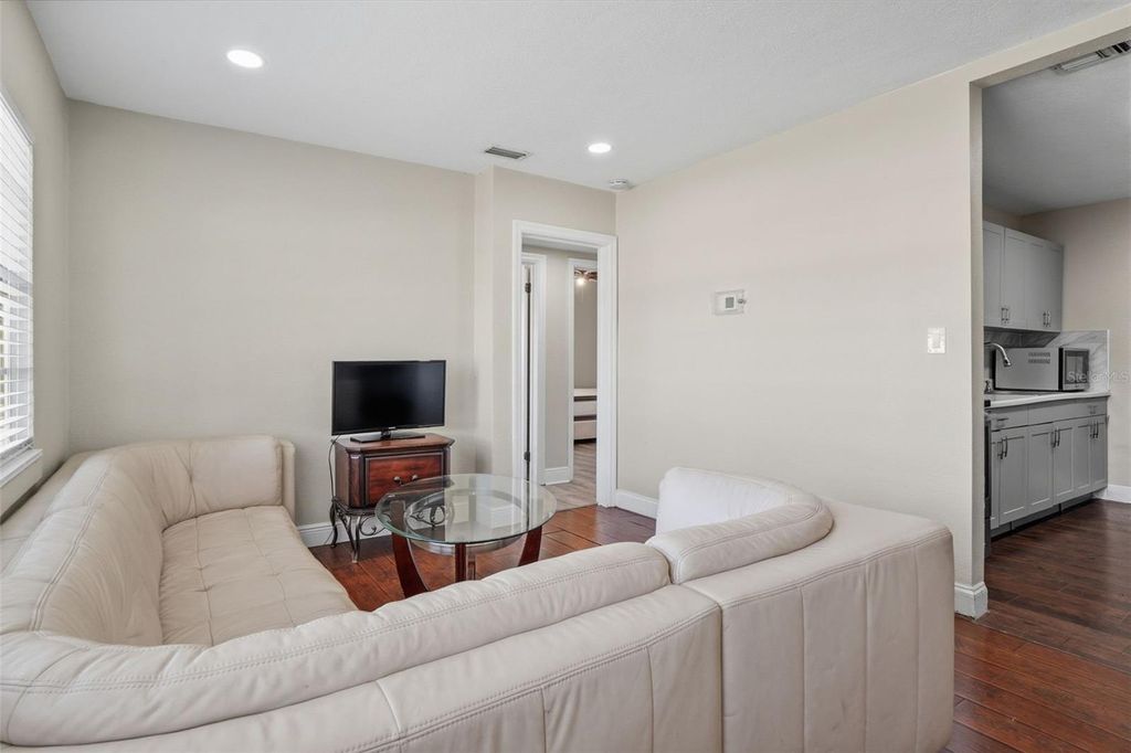 Image 36 of property listing at 5742 DOGWOOD DRIVE, Orlando, FL 32807