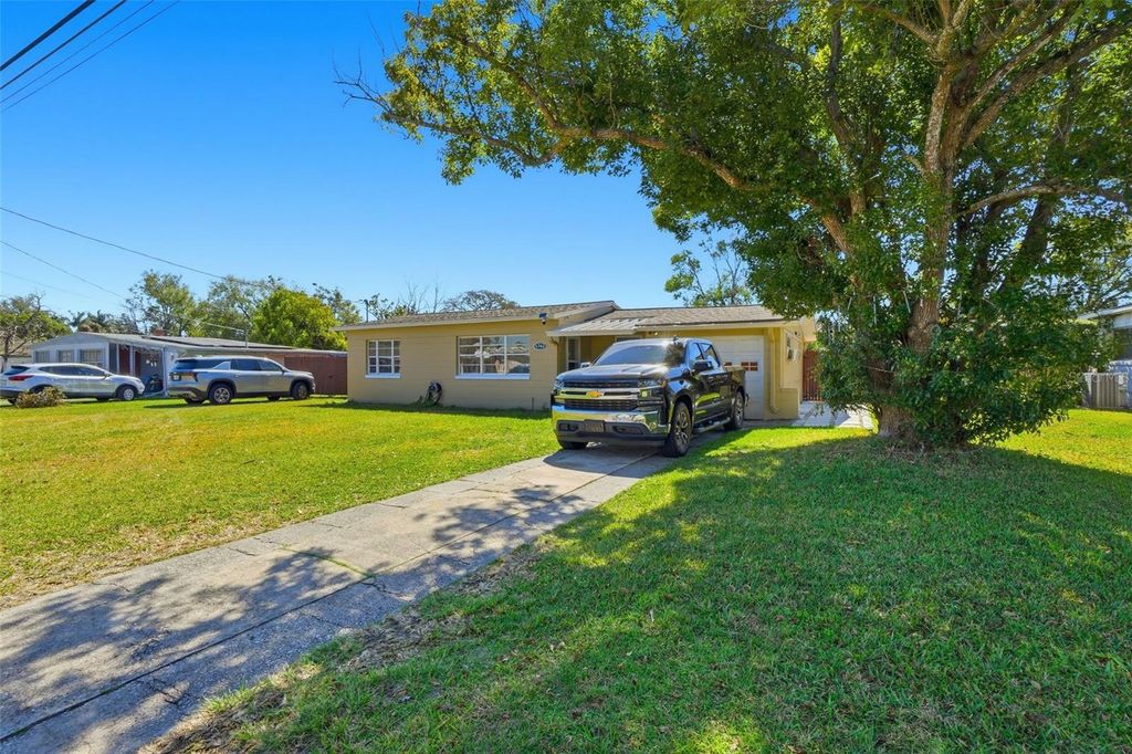 Image 38 of property listing at 5742 DOGWOOD DRIVE, Orlando, FL 32807