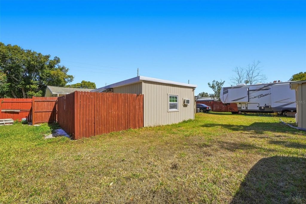 Image 5 of property listing at 5742 DOGWOOD DRIVE, Orlando, FL 32807