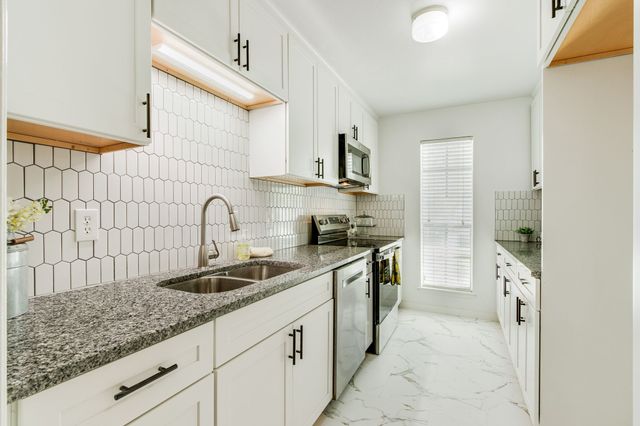 6023 E University Boulevard 204, Dallas, TX 75206