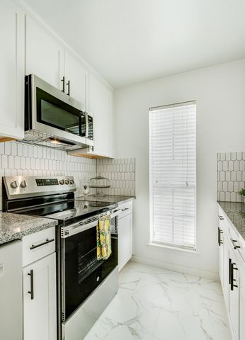 6023 E University Boulevard 204, Dallas, TX 75206