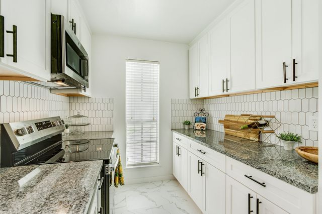 6023 E University Boulevard 204, Dallas, TX 75206