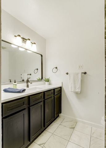 6023 E University Boulevard 204, Dallas, TX 75206