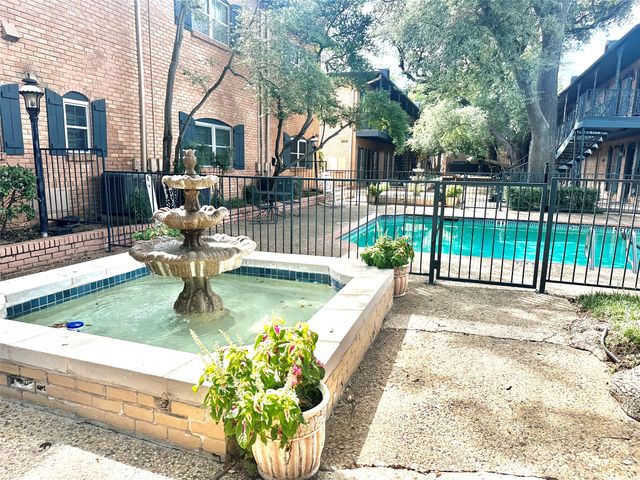 6023 E University Boulevard 204, Dallas, TX 75206