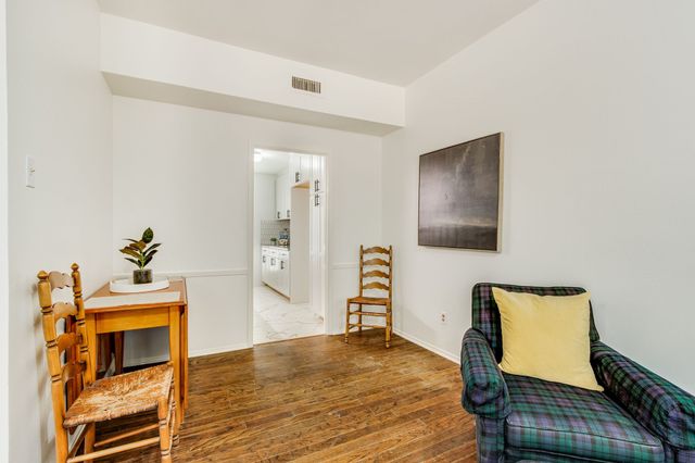 6023 E University Boulevard 204, Dallas, TX 75206