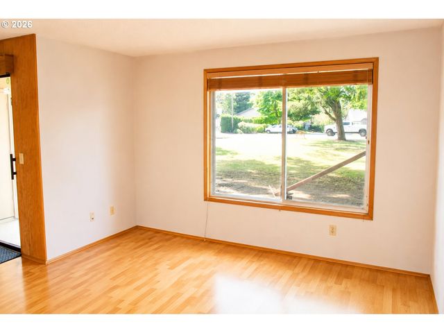 381 Ne VILLAGE SQUIRE Ave 2, Gresham, OR 97030