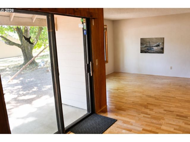 381 Ne VILLAGE SQUIRE Ave 2, Gresham, OR 97030