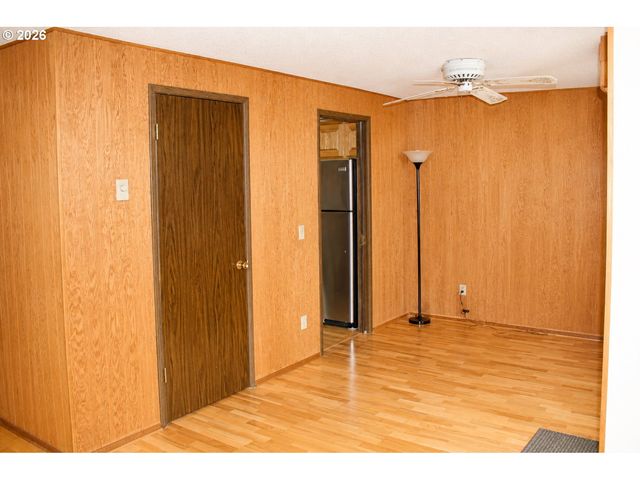 381 Ne VILLAGE SQUIRE Ave 2, Gresham, OR 97030