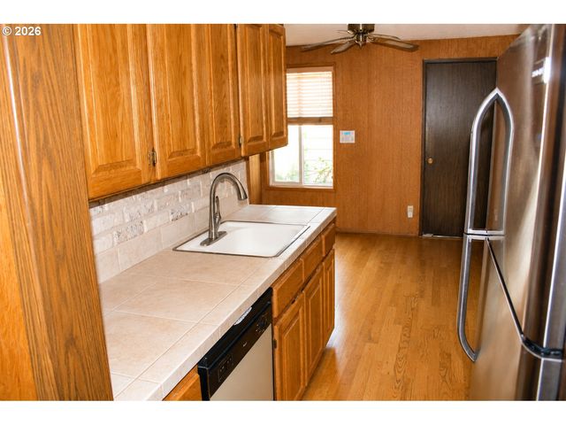 381 Ne VILLAGE SQUIRE Ave 2, Gresham, OR 97030